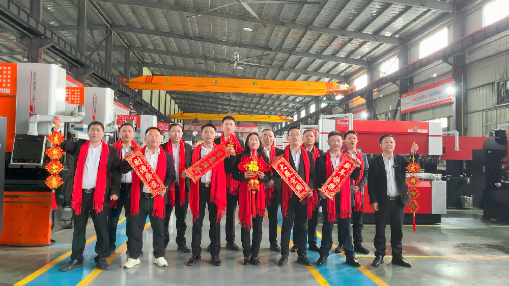 “跨”越新元，奔越新愿，2025我们来了