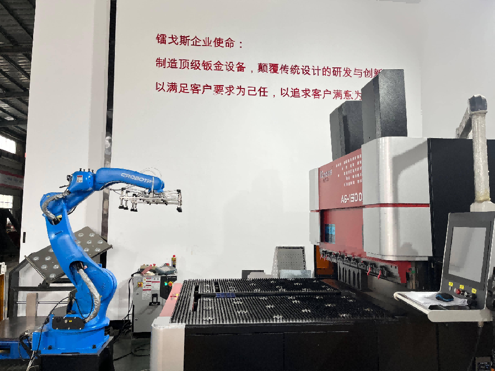 别让人工拖慢进度！十月订单暴增，机器人折弯单元这样配最高效